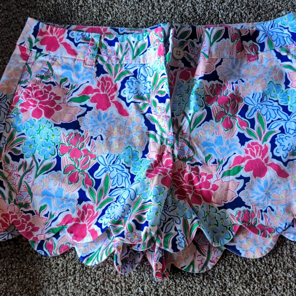 Shorts size 10 multicolor flower print, by crown and ivy new without tag